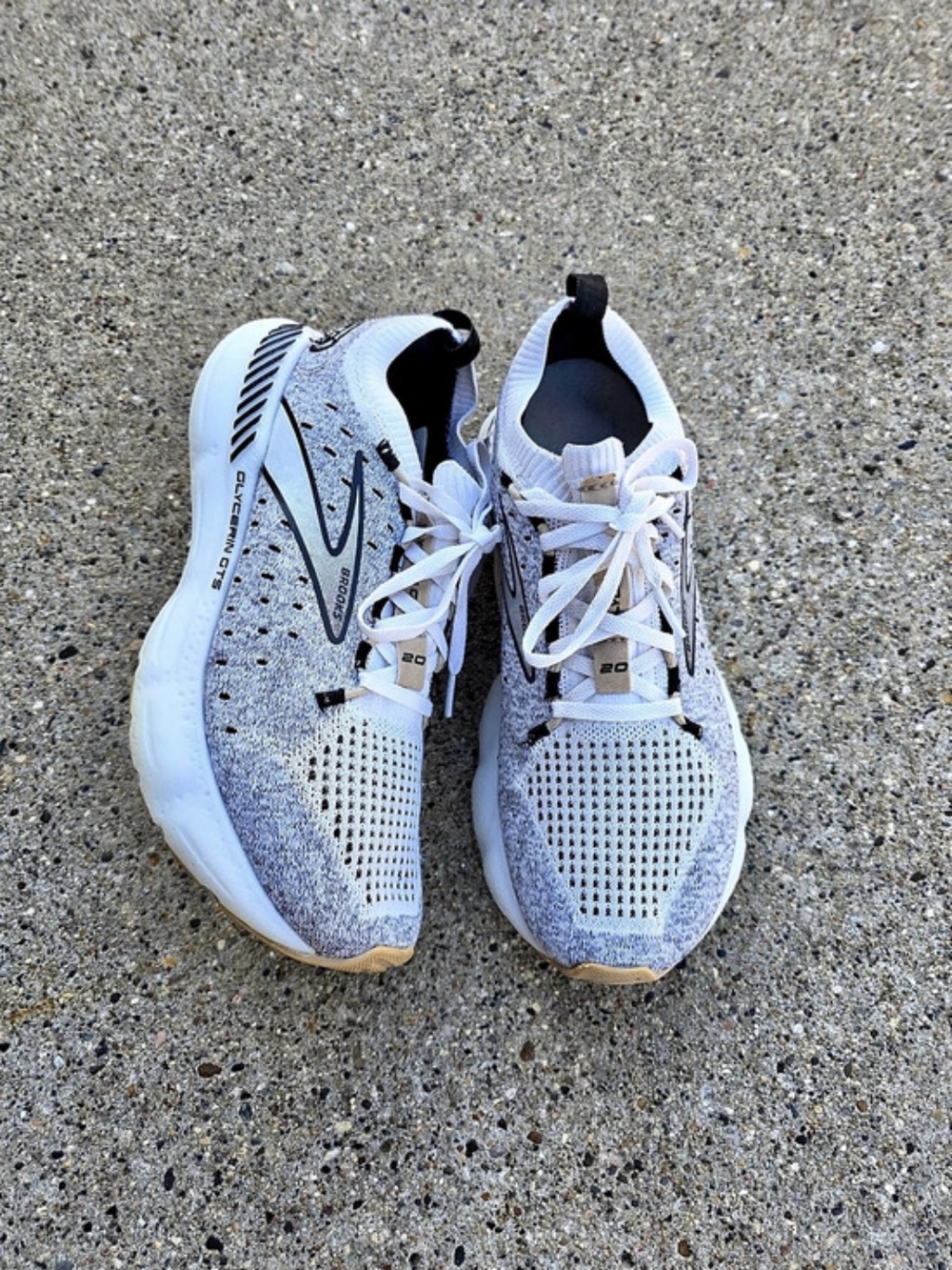 Brooks Glycerin GTS 21 Athletic Shoes White & Gray US 8 D